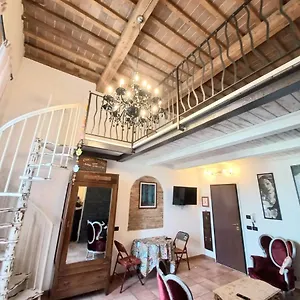 L'ora Delle Streghe Centralissimo Bed & Breakfast Livorno